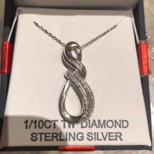 Beautiful &classic Sterling Silver Diamond Pendant